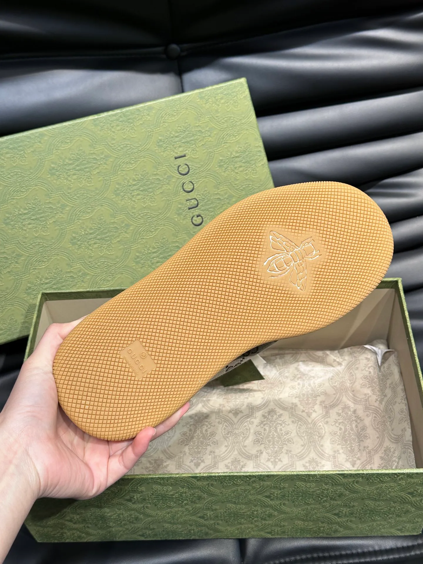 Men's men's shoes 💰p480 "GUCC*" Screener series 👫 Couple style GG thick-soled sneakers, the Screener series is inspired by the classic sneakers of the 1970s, cleverly incorporating the retro Gucci logo, two-color waterproof platform soles, and 5CM thick soles to enhance the aura, conveying the new design concept that a single product should be permanently accompanied by the passage of time, creating a retro distressed effect, decorated with metal double G oval enamel details! High-quality, versatile classic items, highly recommended. Size female 35-39, male 38-44
